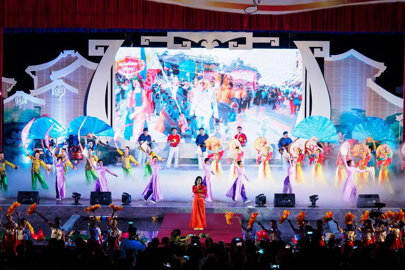 观看第六届越南国际合唱比赛！