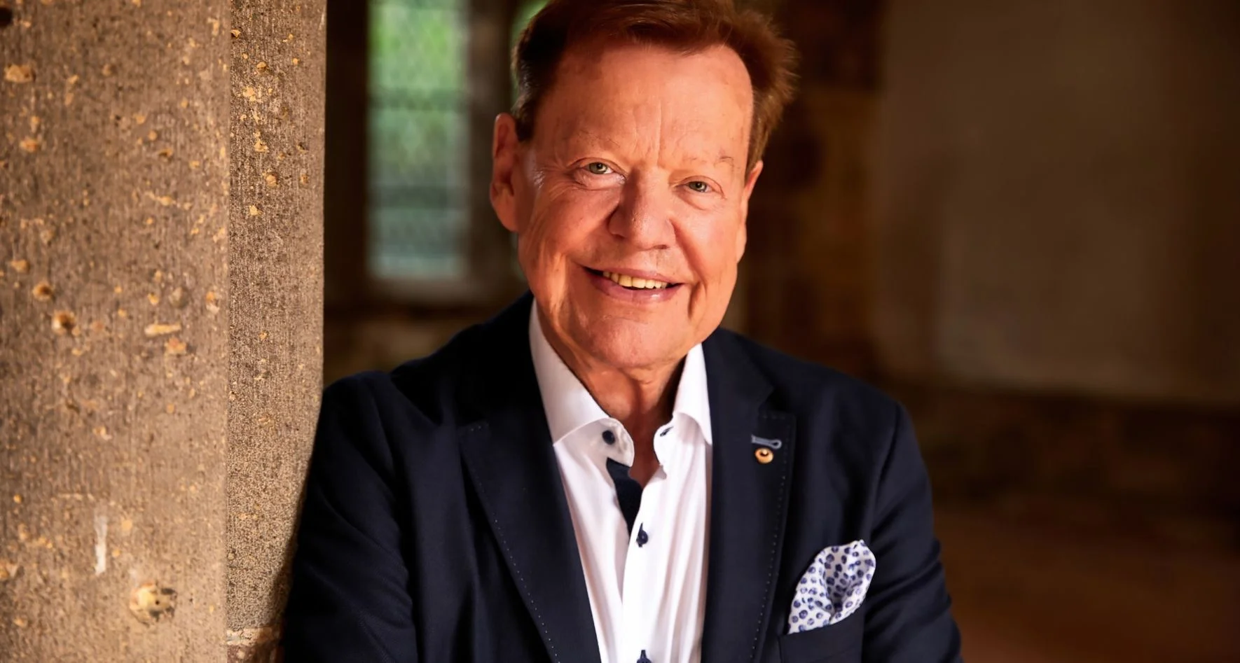 冈特·铁驰80岁生日：以歌声联结世界的愿景